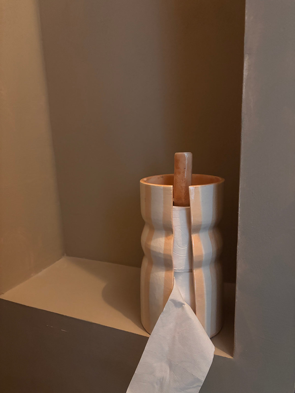 Porte-rouleau WC sculptural