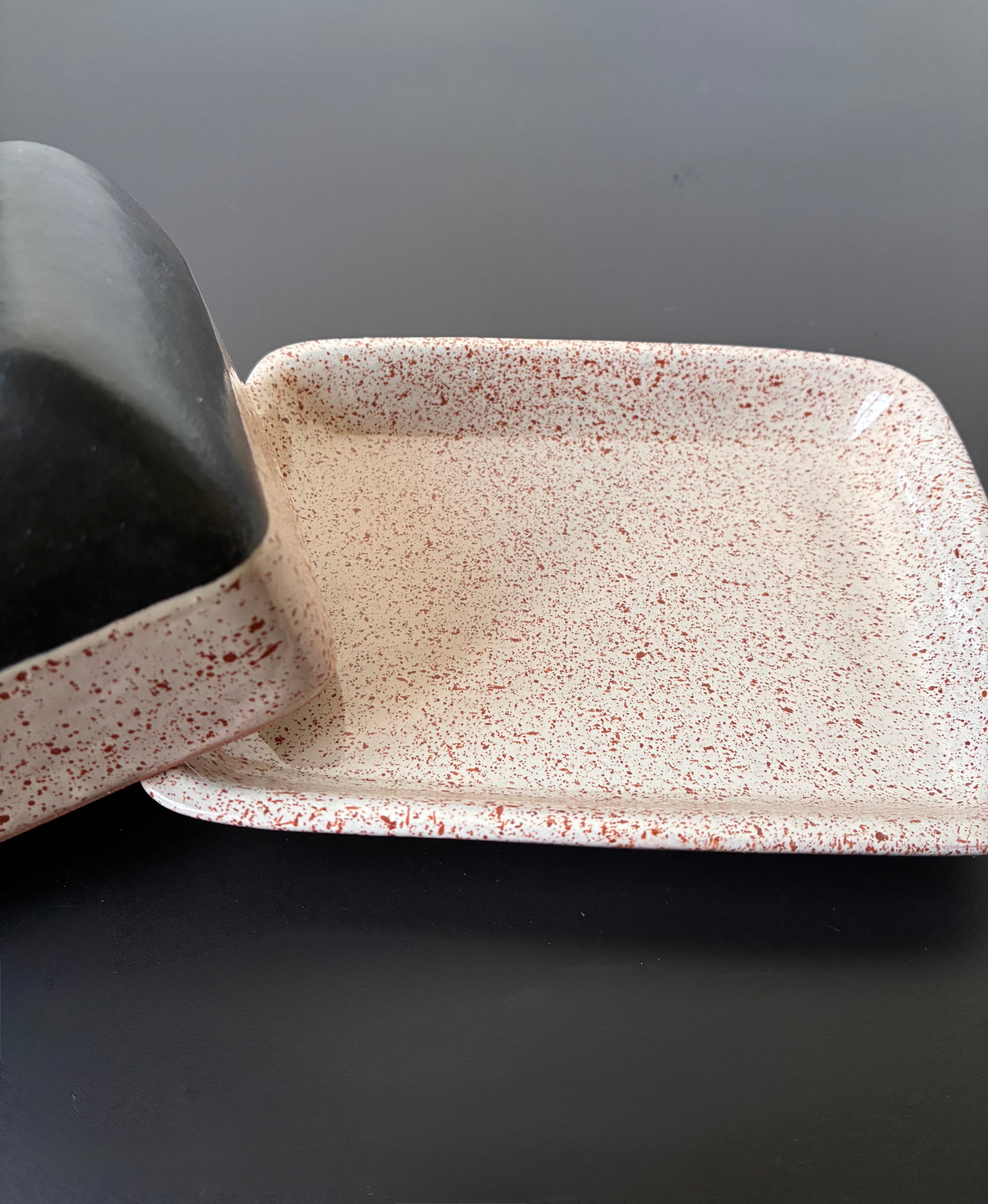 Terrazzo noir -  Beurrier design en céramique bicolore