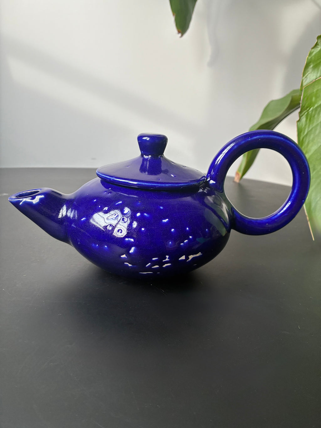 Théière obscur- théière en céramique artisanale sombre